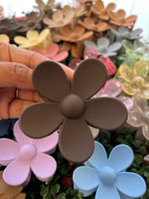 Load image into Gallery viewer, Large Flower Clips