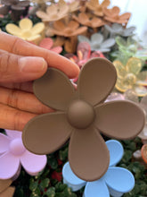 Load image into Gallery viewer, Large Flower Clips