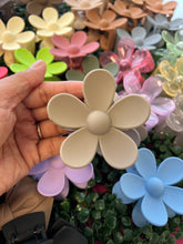 Load image into Gallery viewer, Large Flower Clips