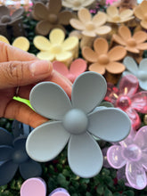 Load image into Gallery viewer, Large Flower Clips