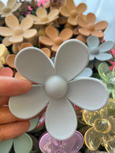 Load image into Gallery viewer, Large Flower Clips