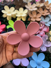Load image into Gallery viewer, Large Flower Clips
