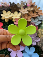 Load image into Gallery viewer, Large Flower Clips