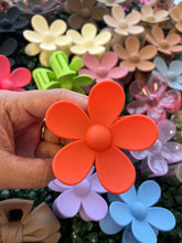 Load image into Gallery viewer, Large Flower Clips